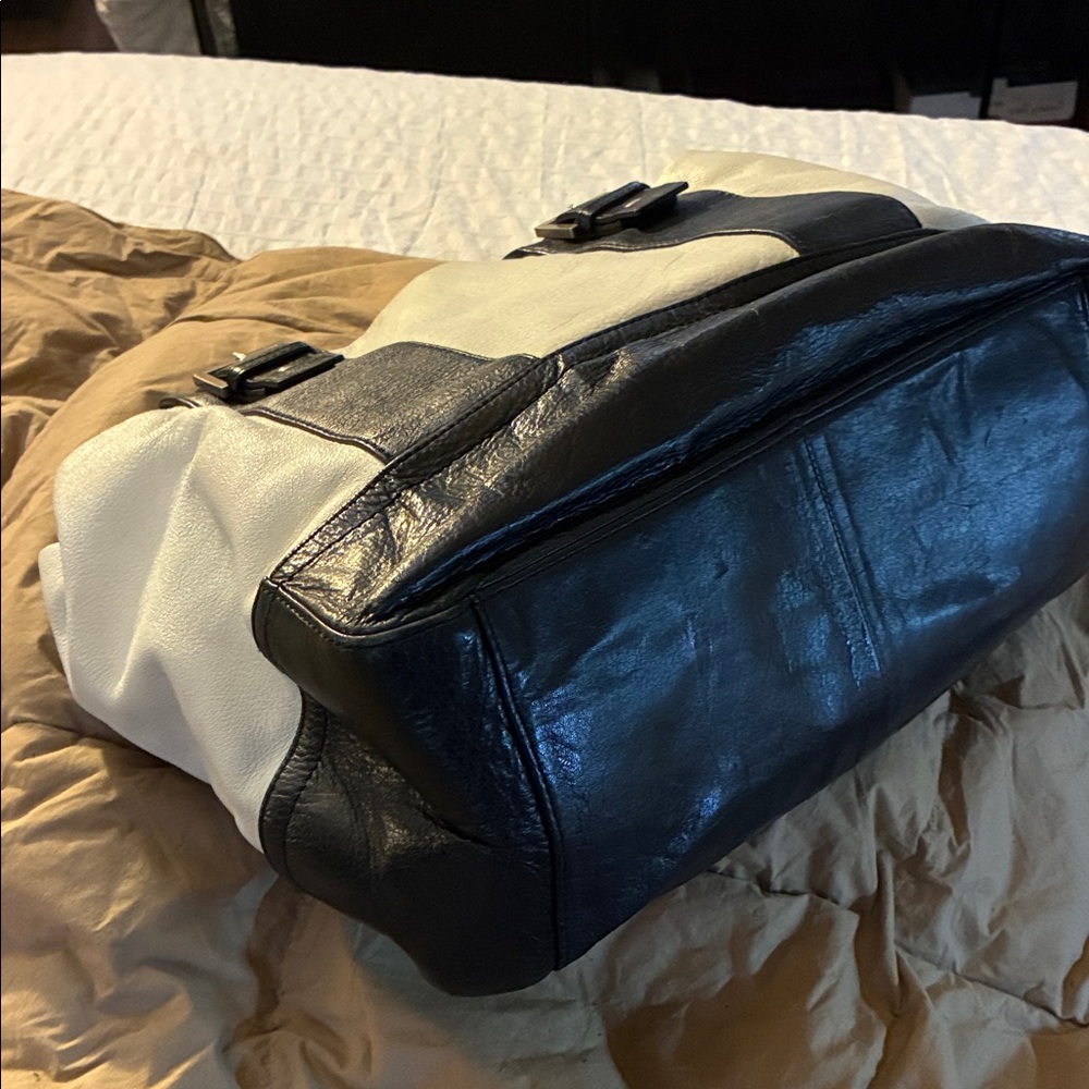 Audrey Brooke Black and Cream Tote Bag - Picture 3 of 9